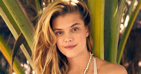 Nina Agdal goes completely naked in Turks and。